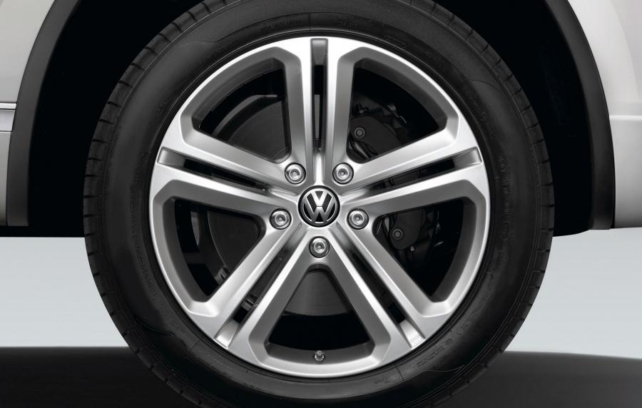  Volkswagen Touareg R-Line 2014 года  (фото 8 из 11)